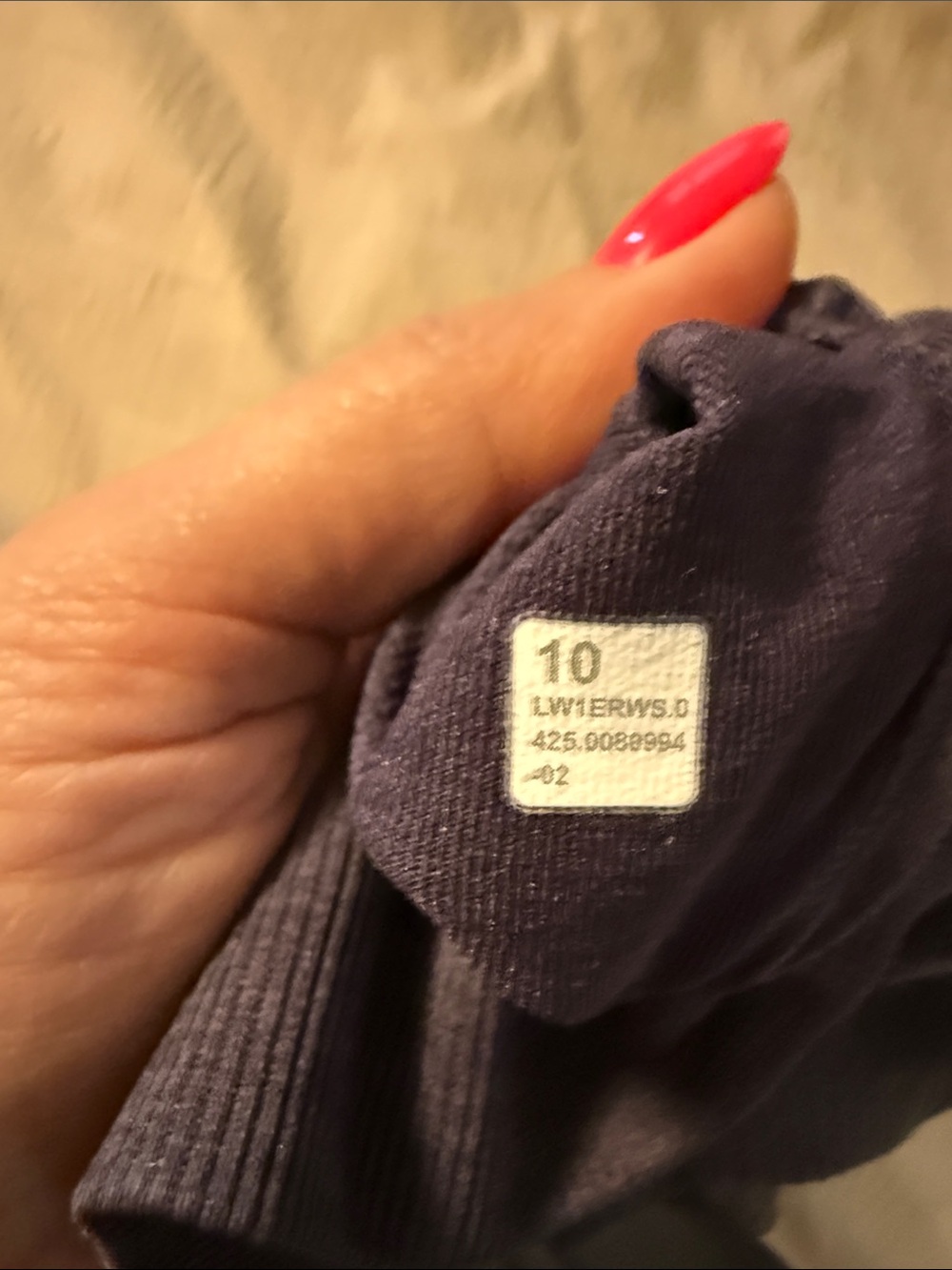 Lululemon Women’s scoop cropped Tank Top plum color - Picture 4 of 4